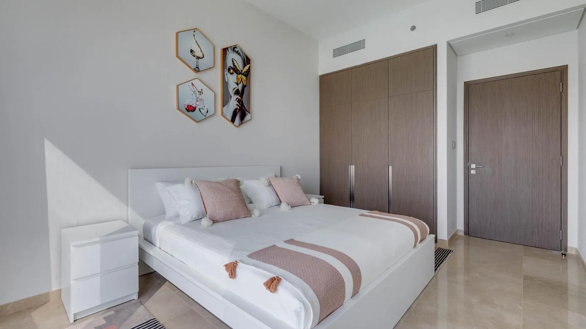 Knokey Burj Khalifa & Fountains View Luxury 2-Bedrooms Apartment Dubai